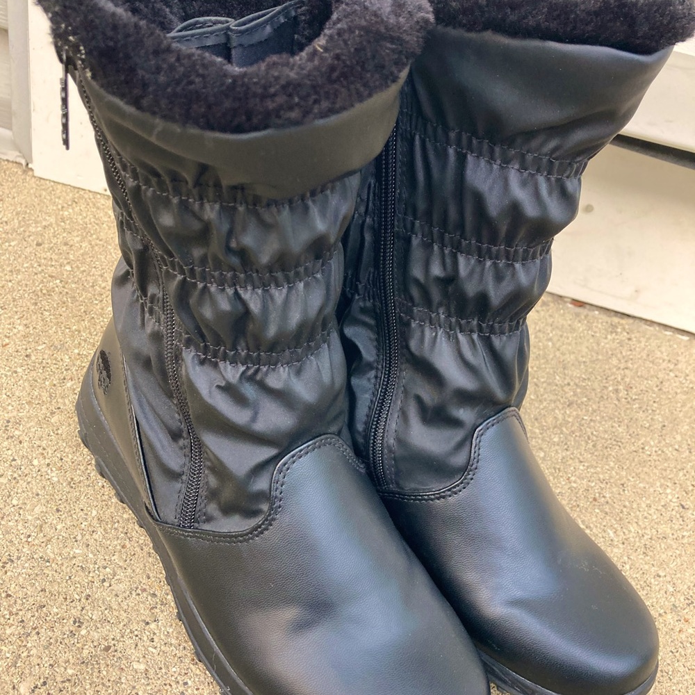 Snow boots